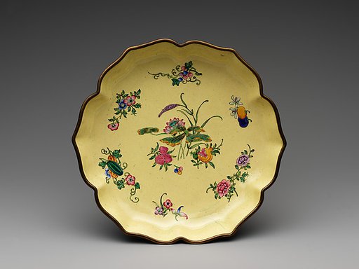Foliated dish with flowers and fruits