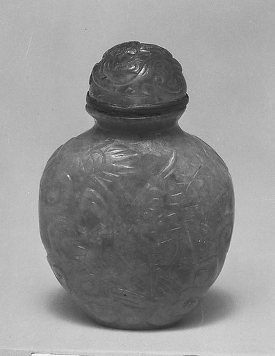 Snuff bottle with stopper