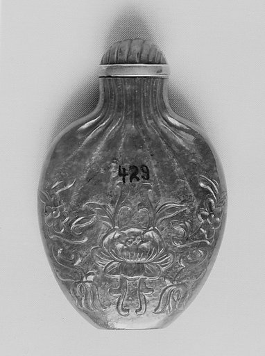 Snuff bottle with stopper