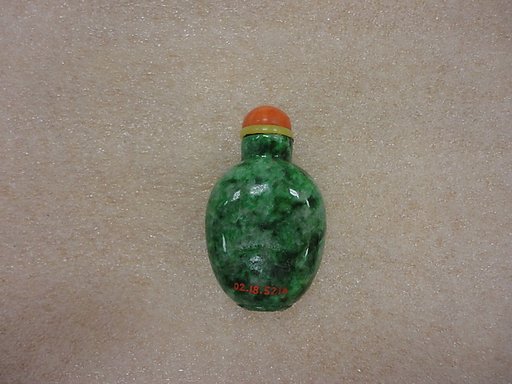 Snuff bottle with stopper