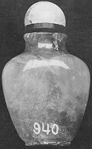 Snuff bottle with stopper