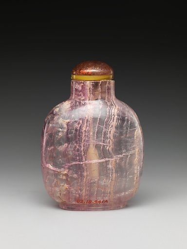 Snuff bottle with stopper