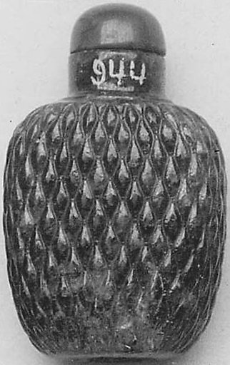 Snuff bottle with stopper