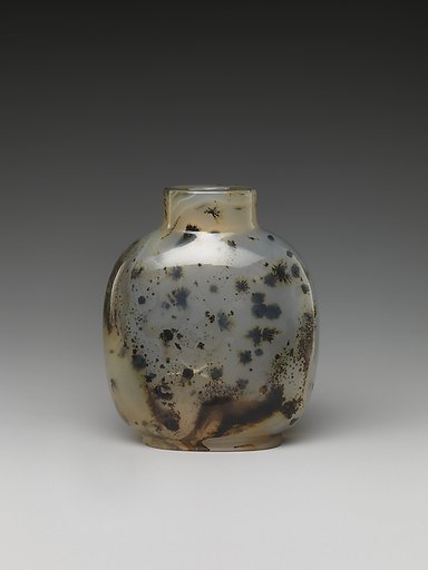 Snuff Bottle with the Artist Mi Fu Bowing to a Rock