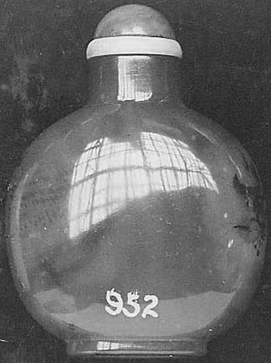Snuff bottle with stopper
