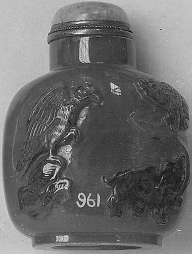 Snuff bottle with stopper