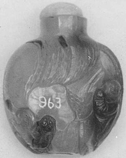 Snuff bottle with stopper