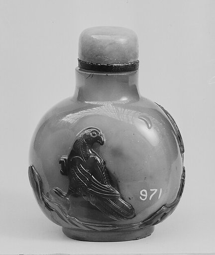 Snuff bottle with stopper