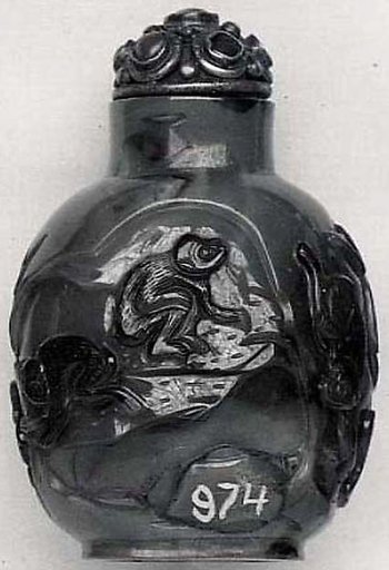 Snuff bottle with stopper