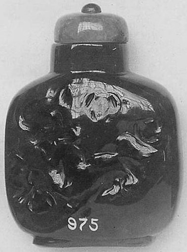 Snuff bottle with stopper