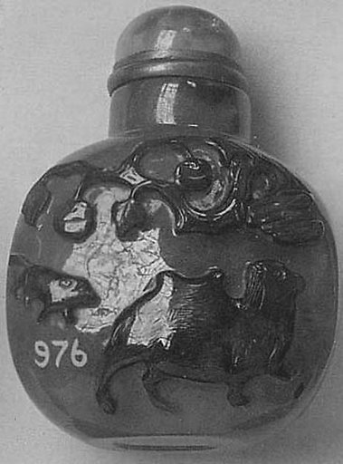 Snuff bottle with stopper