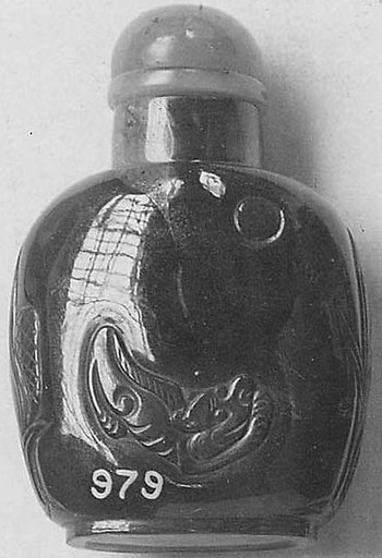 Snuff bottle with stopper