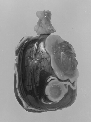 Snuff bottle with stopper