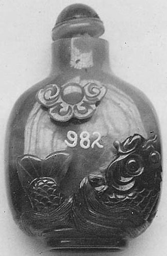 Snuff bottle with stopper