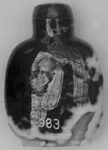 Snuff bottle with stopper