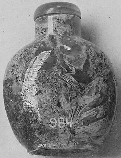 Snuff bottle with stopper