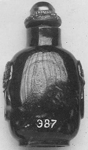 Snuff bottle with stopper