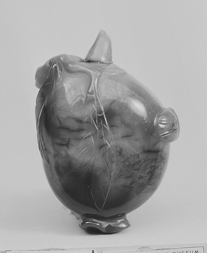 Snuff bottle with stopper