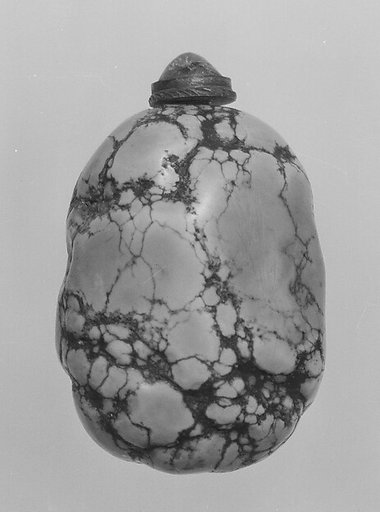 Snuff bottle with stopper