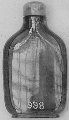 Snuff bottle with stopper