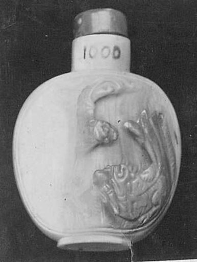Snuff bottle with stopper