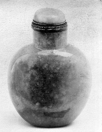 Snuff bottle with stopper