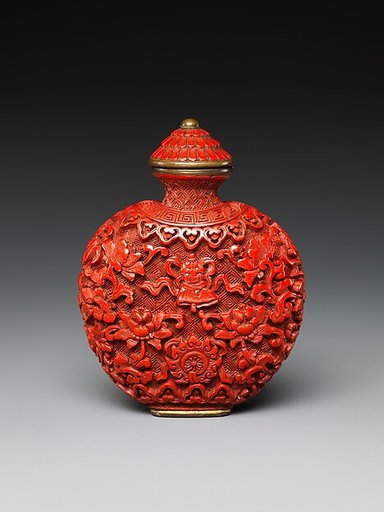 Snuff bottle with Buddhist emblems