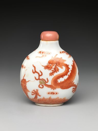 Snuff Bottle with Dragons Chasing Pearl