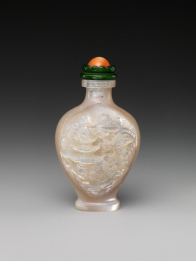 Snuff bottle with landscape