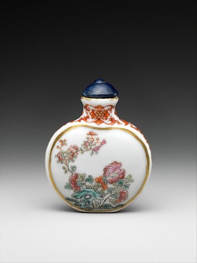 Snuff bottle with flowers and rocks