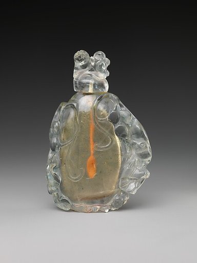 Snuff bottle with squirrel and grapes
