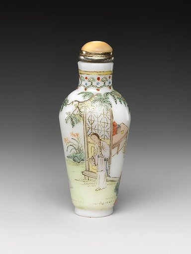 Snuff Bottle with Figures in a Garden