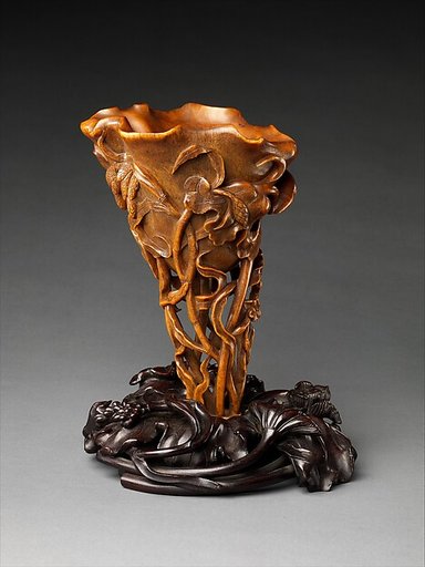 Cup in the shape of a magnolia blossom