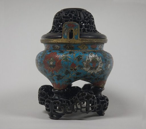 Incense burner with lotus scrolls