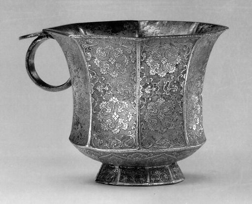 Octagonal cup with ring handle