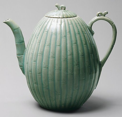 Melon-shaped ewer with bamboo decoration
