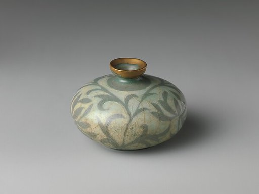 Oil bottle decorated with peony leaves