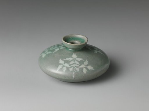 Oil bottle decorated with peony leaves