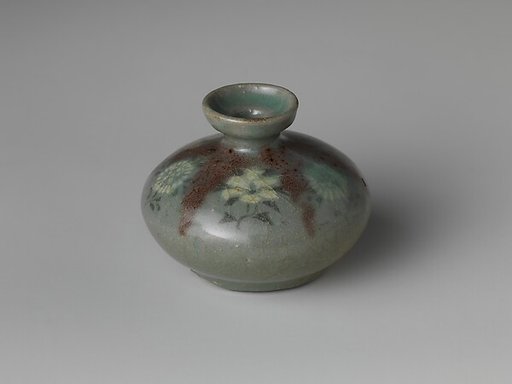 Oil bottle decorated with peonies and chrysanthemums