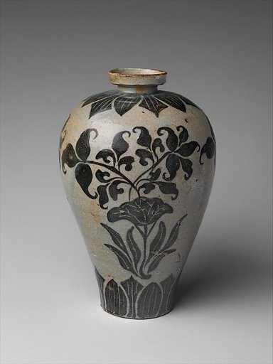 Maebyeong decorated with lotus