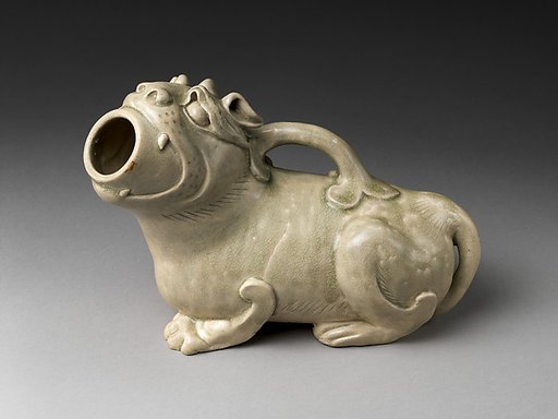 Vessel in shape of a crouching tiger