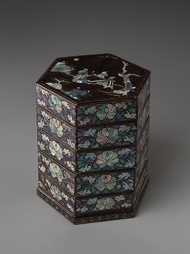 Set of hexagonal stacked boxes