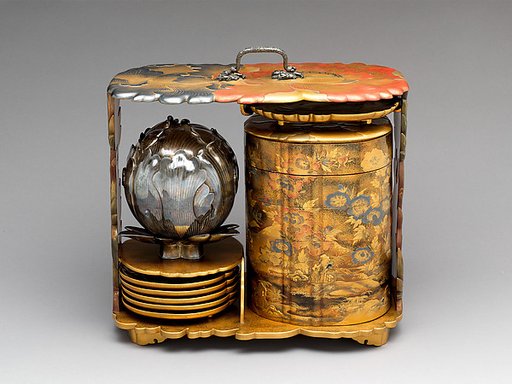 Portable Picnic Set (sagejū) with Peonies