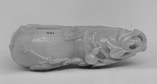 Water vessel in the shape of a gourd