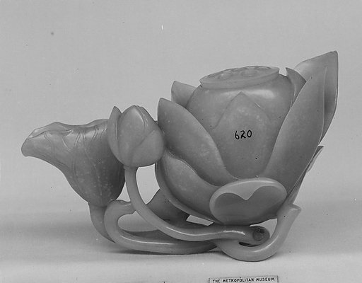 Water receptacle with cover