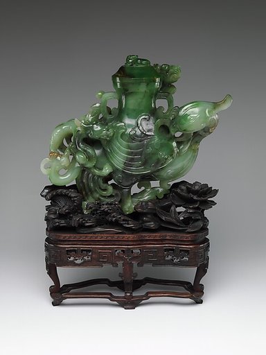 Vase in the shape of a heavenly rooster