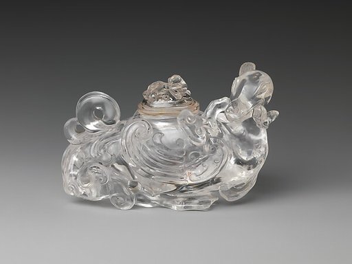 Covered vessel in the shape of a heavenly rooster