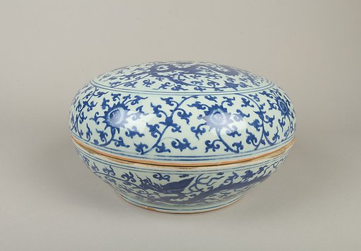 Covered box with dragons and phoenixes
