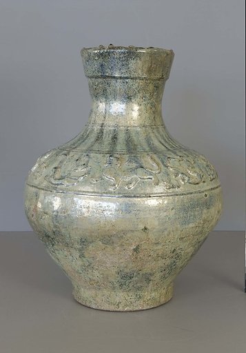Wine container (hu) with mythical creatures