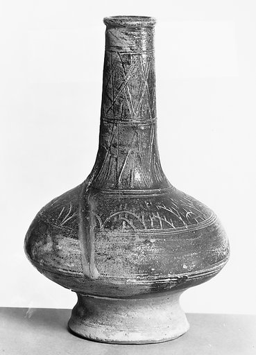 Bottle vase with geometric pattern